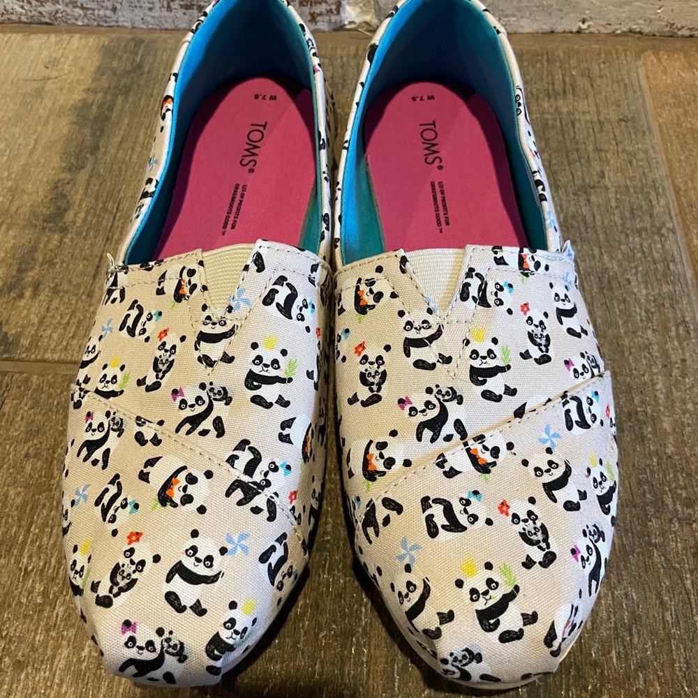 Panda print Toms size 7.5